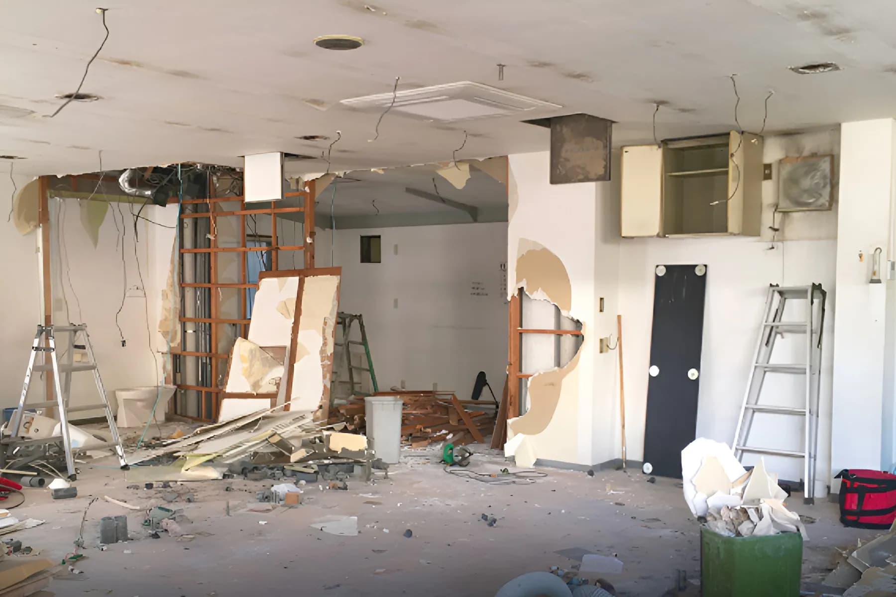 Fast & Efficient Dismantling & Disposal Services in Singapore